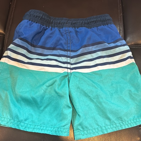 3T boys swim trunks - Picture 2 of 3